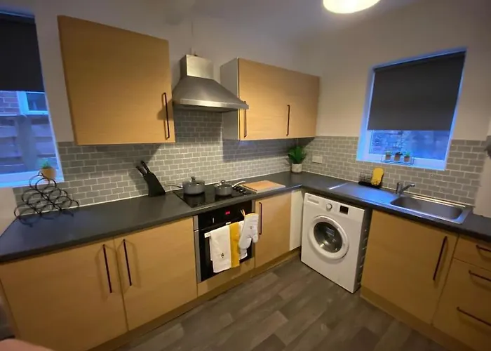 Whole House - Fast Wifi & Free Parking - Contractor Friendly By Irwell Stays