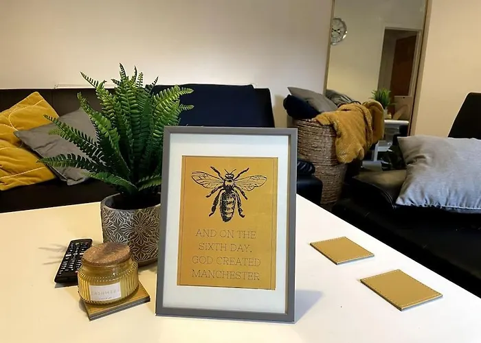 Whole House - Fast Wifi & Free Parking - Contractor Friendly By Irwell Stays