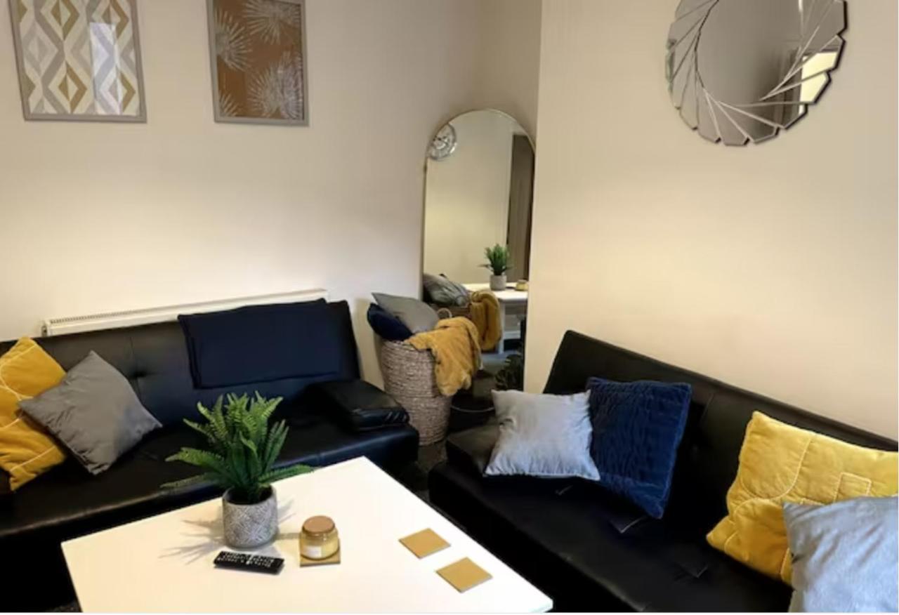 Whole House - Fast Wifi & Free Parking - Contractor Friendly By Irwell Апартаменты Манчестер